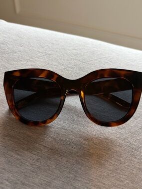 EUC Le Specs Air Heart sunglasses